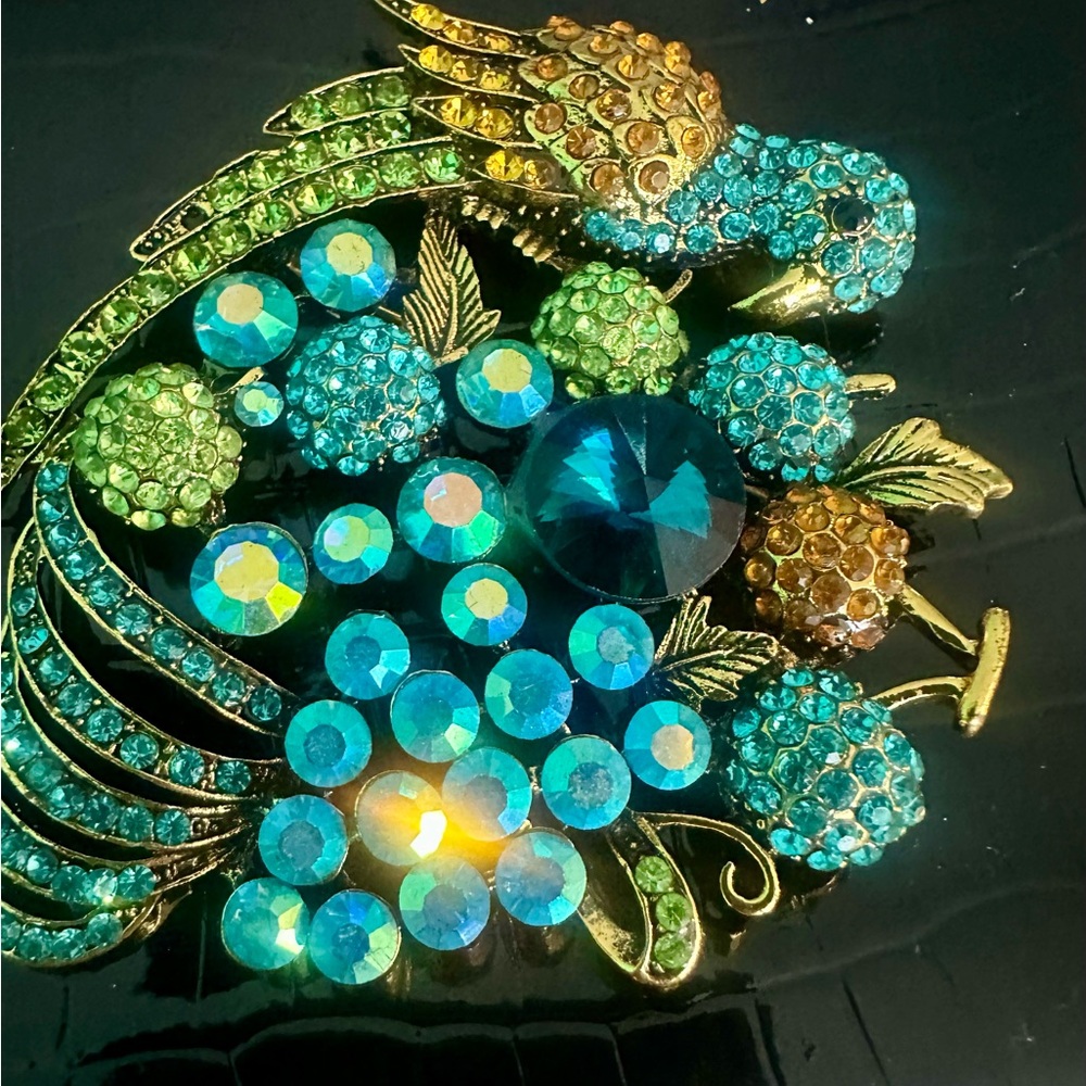 Elegant Gold and Blue Parrot 🦜 large brooch
